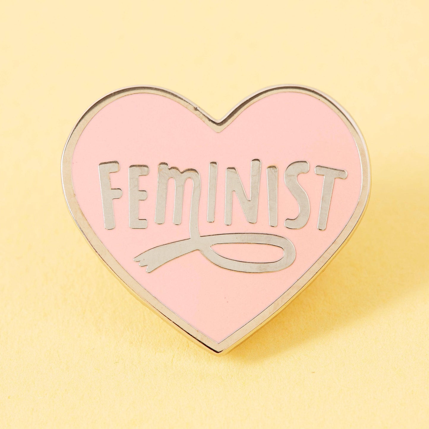 Punky Pins - Épinglette en émail rose bébé Feminist Heart - Édition limitée