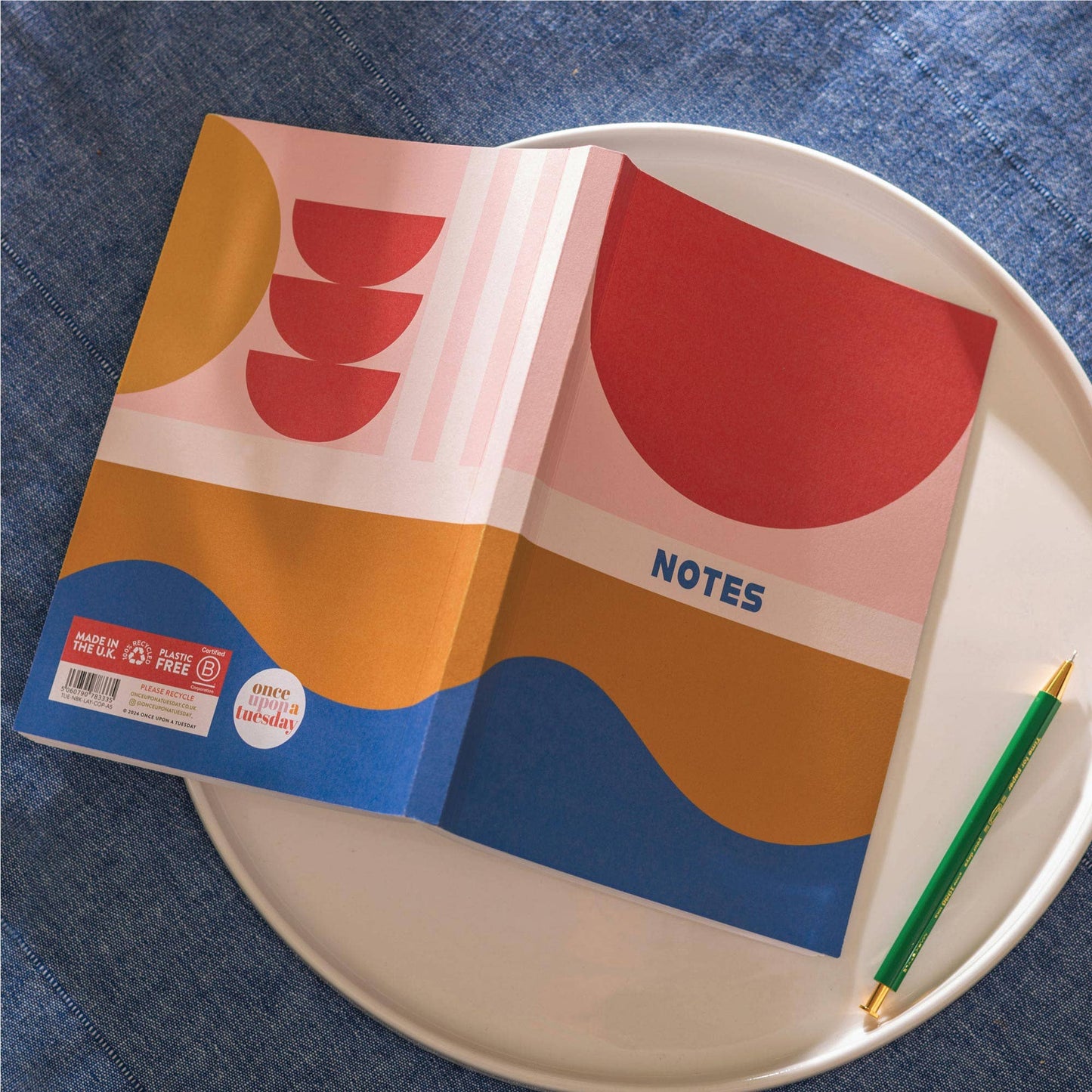 Good Tuesday (Once Upon a Tuesday) - Carnet plat format A5 | Géométrique cobalt et pêche | Linné